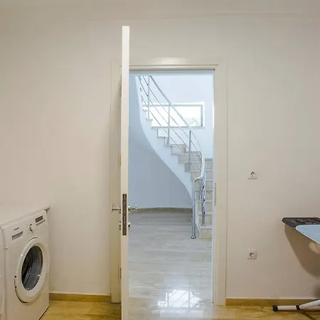 Villa 7 Bedroom - 3136 *