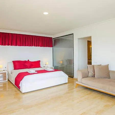 7 Bedroom - 3136 *