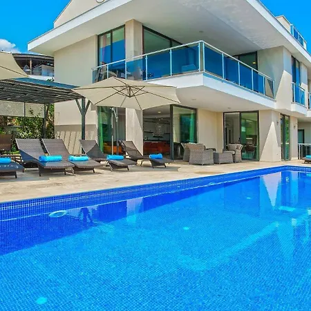 7 Bedroom - 3136 Villa *