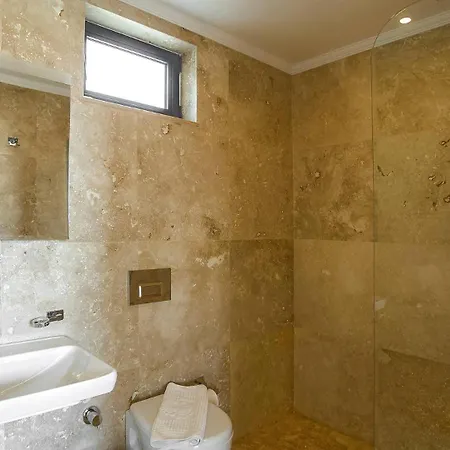 Villa 7 Bedroom - 3136 *