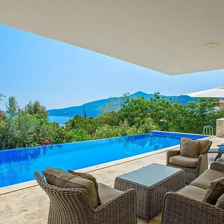 7 Bedroom - 3136 *